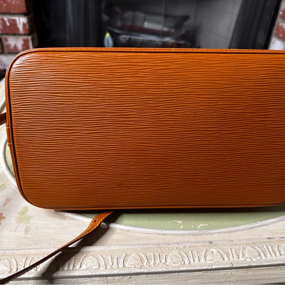 Louis Vuitton Alma PM Epi Leather Cognac w/‎ Strap & Lock(no key) - Picture 11 of 16